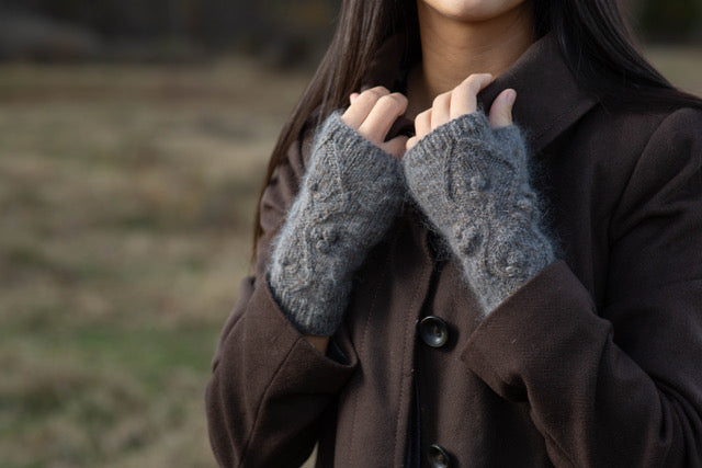 Calla Mitts Kit {yarn only}